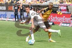 2.BL; Dynamo Dresden - FC Ingolstadt 04, Filip Bilbija (35, FCI) Mörschel Heinz (8 DD)