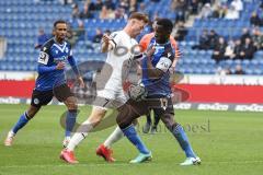 3. Liga; Arminia Bielefeld - FC Ingolstadt 04; Jannik Mause (7, FCI) Biankadi Merveille (17 AB) Zweikampf Kampf um den Ball