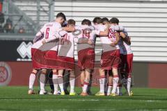 3. Liga - Saison 2025/26 - SV Wehen/Wiesbaden - FC Ingolstadt 04  -  Die Mannschaft bildet einen Kreis nach der Pause-  - XXXXX - Foto: Meyer Jürgen