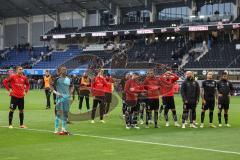 3. Liga; SC Verl - FC Ingolstadt 04; Niederlage, hängende Köpfe, Spieler bedanken sich bei den Fans Torwart Marius Funk (1, FCI) Pascal Testroet (37, FCI) schlägt sich die Hände über den Kopf