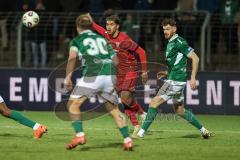 3. Liga; 1. FC Schweinfurt 05 - FC Ingolstadt 04; Flanke Yann Sturm (7, FCI) Trslic Luca (18 S05) Geis Johannes (30 S05)