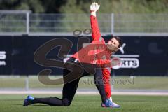 Freundschaftsspiel - Saison 2022/2023 - FC Ingolstadt 04 -  SpVgg Bayreuth - Torwart Markus  Ponath (Nr.40 - FCI) beim warm machen - Foto: Meyer Jürgen