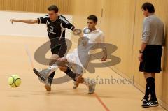 Hallenturnier in Gaimersheim TSV Gaimersheim gegen VFB Kipfenberg  Fischer Eric (schwarz Gaimersheim)-  Foto: Jürgen Meyer