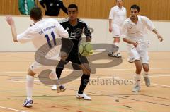 Hallenturnier in Gaimersheim TSV Gaimersheim gegen VFB Kipfenberg  Filipe Thingo (schwarz Gaimersheim) Hoffmann Jonas (weiß Kipfenberg) -  Foto: Jürgen Meyer