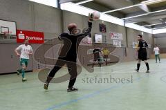 Hallenfu§ballturnier FC Gruen-Weiss Ingolstadt Peric Mario (weiss = Grn-Wei§ Ingolstadt)) mit Schuss aus dem Hinterhalt Foto: Juergen Meyer