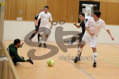 Hallenturnier in Gaimersheim TSV Gaimersheim gegen VFB Kipfenberg  Hüttinger Dennis(schwarz Gaimersheim) beim Torschuß  -  Foto: Jürgen Meyer