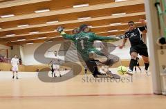 Hallenturnier in Gaimersheim TSV Gaimersheim gegen VFB Kipfenberg  Filipe Thingo (schwarz Gaimersheim) beim Torschuß  -  Foto: Jürgen Meyer