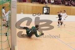 Hallenturnier in Gaimersheim TSV Gaimersheim gegen VFB Kipfenberg  Hüttinger Dennis(schwarz Gaimersheim) beim Torschuß  -  Foto: Jürgen Meyer