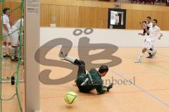 Hallenturnier in Gaimersheim TSV Gaimersheim gegen VFB Kipfenberg  Hüttinger Dennis(schwarz Gaimersheim) beim Torschuß  -  Foto: Jürgen Meyer