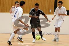 Hallenturnier in Gaimersheim TSV Gaimersheim gegen VFB Kipfenberg  Filipe Thingo (schwarz Gaimersheim)  -  Foto: Jürgen Meyer