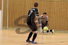 Hallenturnier in Gaimersheim TSV Gaimersheim gegen VFB Kipfenberg  Torhüter Jakob Tobias hält den Ball -  Foto: Jürgen Meyer