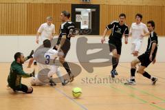 Hallenturnier in Gaimersheim TSV Gaimersheim gegen VFB Kipfenberg  Willenbockel Marc (schwarz Gaimersheim) mit Torschuß -  Foto: Jürgen Meyer