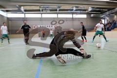 Hallenfussballturnier FC Gruen-Weiss Ingolstadt Demirtas Ibrahim (weiss = Grn-Wei§ Ingolstadt)) mit Schuss aufs Tor Foto: Juergen Meyer