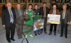 Fußball-Hallenmeisterschaft Kreis Donau/Isar in Manching - Sieger SV Manching - Donaukurier Pokal Elmer Ihm