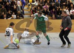 Fußball-Hallenmeisterschaft Kreis Donau/Isar in Manching - Friedrichshofen gegen SV Manching, Torsten Holm vergibt hier eine Chance