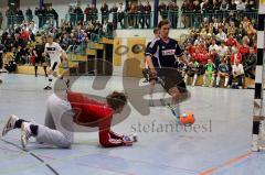 Futsalturnier in Manching - Endspiel Tus Geretsried - SV Erlbach - Closs Tim Torwart Geretsried - Poschenrieder Marinus (Geretsried) kann retten -  Foto: Jürgen Meyer
