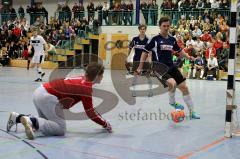 Futsalturnier in Manching - Endspiel Tus Geretsried - SV Erlbach - Closs Tim Torwart Geretsried - Poschenrieder Marinus (Geretsried) kann retten -  Foto: Jürgen Meyer