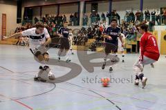 Futsalturnier in Manching - Endspiel Tus Geretsried - SV Erlbach - Closs Tim Torwart Geretsried - Spinner Sebastian beim Tor zum 3:1 für Erlbach -  Foto: Jürgen Meyer