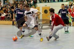 Futsalturnier in Manching - Endspiel Tus Geretsried - SV Erlbach -  Closs Tim Torwart Geretsried - Riedl Christoph #18 (Erlbach) - Lang Florian (links dunkel Geretsried - Foto: Jürgen Meyer