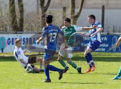 FC Gerolfing - TSV Oberhaunstadt - links TW Stefan Kosak (Oberhaunstadt) rutscht in den Stürmer Patrick Mack rein und bringt ihn zu Fall