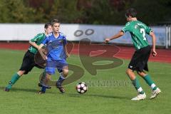 U15 - DJK Ingolstadt - JFG Eichstätt - mitte Jonas Scheurer (DJK) wird in die Mangel genommen