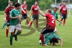 Kreisliga - TSV Baar Ebenhausen - FC Geisenfeld - Dominik Burghardt #2 rot Ebenhausen - #5 grün Geisenfeld - Foto: Jürgen Meyer