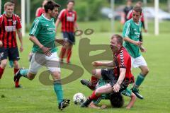 Kreisliga - TSV Baar Ebenhausen - FC Geisenfeld - Dominik Burghardt #2 rot Ebenhausen - #5 grün Geisenfeld - Foto: Jürgen Meyer