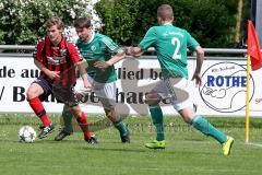 Kreisliga - TSV Baar Ebenhausen - FC Geisenfeld - Lucas Olbrich rot #12 Baar - Ebenhausen - David Feistenberger #2 grün Geisenfeld - Foto: Jürgen Meyer