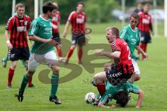 Kreisliga - TSV Baar Ebenhausen - FC Geisenfeld - Dominik Burghardt #2 rot Ebenhausen - #5 grün Geisenfeld - Foto: Jürgen Meyer