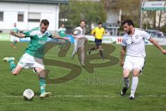 Landesliga Südost - 2014 - FC Gerolfing - TSV Eching - links 14 Florian Ihring kämpft sich durch die Abwehr und zieht ab