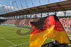 Frauen Fußball - Deutschland - Nordkorea 2:0 - Elfmetertor zum 1:0 durch Kim Kulig Jubel Fahnen Fans