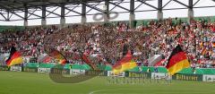 Frauen Fußball - Deutschland - Nordkorea 2:0 - Fans Fahnen Jubel Tor