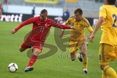Testpiel zur EM 2012 - Ukraine - Türkei - links Töre Gökhan wird von Shevchuk Vyacheslav gestört