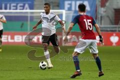 EM-Qualifikation - Fußball - Länderspiel - U21 - Deutschland - Norwegen - Angriff Benjamin Henrichs von Deutschland Look Saa Nicholas Mickelson von Norwegen