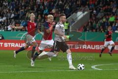 EM-Qualifikation - Fußball - Länderspiel - U21 - Deutschland - Norwegen - Cedric Teuchert von Deutschland Angriff hinter ihm Tobias Börkeeiet von Norwegen Andreas Hanche-Olsen von Norwegen