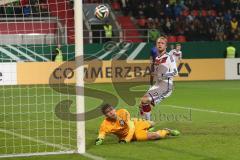 U21 - Länderspiel - Deutschland - Niederlande - Torwart Mickey van der Hart (NL) lenkt den Ball von Philipp Hofmann 17 an den Pfosten