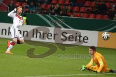 U21 - Länderspiel - Deutschland - Niederlande - rechts Philipp Hofmann schießt auf das Tor, knapp vorbei, Torwart Mickey van der Hart