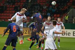U21 - Länderspiel - Deutschland - Niederlande - link soben Philipp Hofmann Kopfball zum Tor, drüber, 4 Karim Rekik (NL)