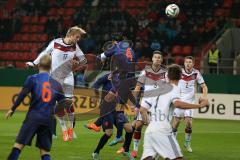 U21 - Länderspiel - Deutschland - Niederlande - link soben Philipp Hofmann Kopfball zum Tor, drüber, 4 Karim Rekik (NL)