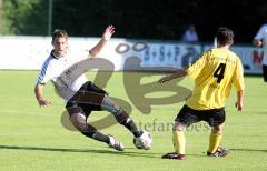 BOL - FC Gerolfing - SE Freising 3:3 - Spielertrainer Manfred Kroll wird gefoult