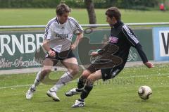 FC Gerolfing - VfR Garching - Michael Rindlbacher im Zweikampf an der Linie