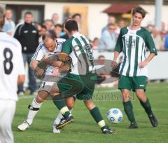 VFB Friedrichshofen - SV Karlshuld - 6 Christopher Nooder im Zweikampf mit Nedim Srebric