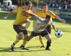 BOL - FC Gerolfing - SE Freising 3:3 - Bernhard Enzinger im Zweikampf