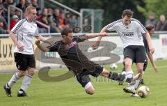 FC Gerolfing - VfR Garching - rechts Felix Mittermeyr lässt sich den Ball nicht wegnehmen. links Berthold Schneider