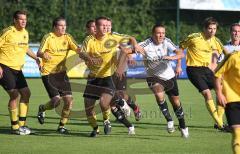 BOL - FC Gerolfing - SE Freising 3:3 - Ecke, Paul Witek versucht sich durchzusetzen