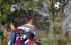 TSV Oberhaunstadt - FC Phönix München - Sebastian Richter wehrt per Kopf die Ecke ab