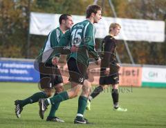 FC Gerolfing - FT Starnberg 09 - Freuen sich über den Ausgleich durch Tobias Hofmeister und links Bernhard Enzinger