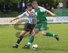 SV Manching - FC Phönix Schleißheim - Torsten Holm im Zweikampf