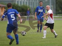 BZL - TSV Oberhaunstadt - Türkisch SV Ingolstadt - 2:0 - Andras Tölceres gefährlich im Mittelfeld. links Guido Fabian Müller