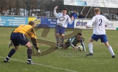 FC Gerolfing - TSV Eintracht Karlsfeld - Paul Witek wird im Strafraum gefoult. Elfmeter schiesst Mario Chiaradia vorbei